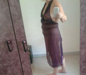 Amanda (45)